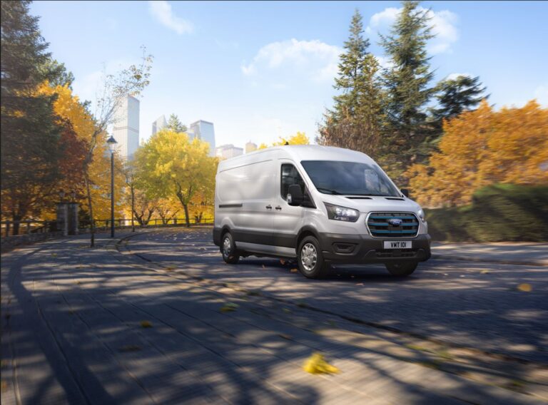 Efsane Ford Transit Yenilendi