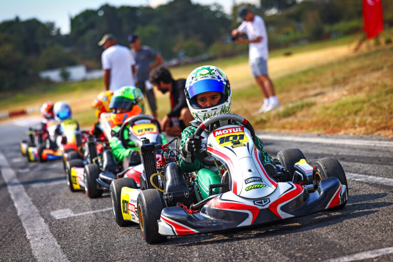 Karting 4. Ayakta Nefes Kesen Mücadele Yaşandı