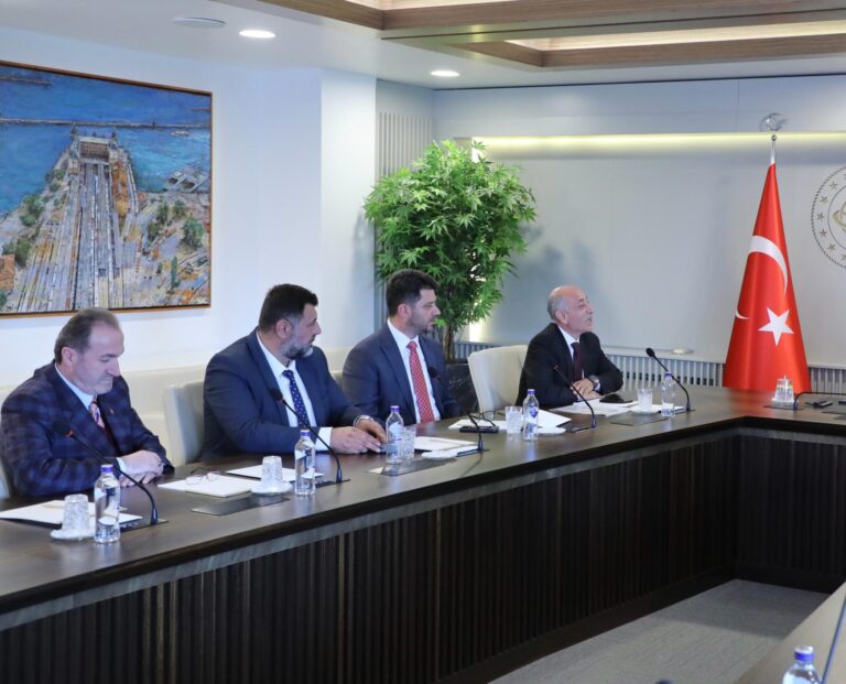 Taşıyıcı Esnafın Sorunları Bakan Uraloğlu’na Aktarıldı