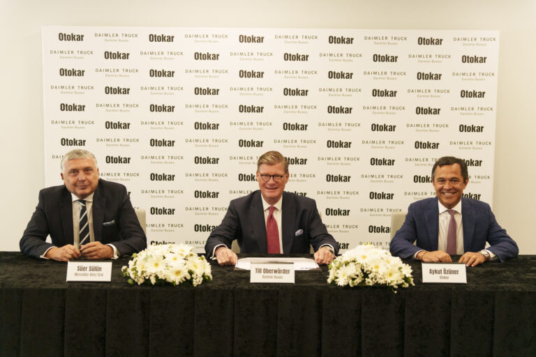 Otokar ve Daimler Buses Üretim  Anlaşması İmzaladı